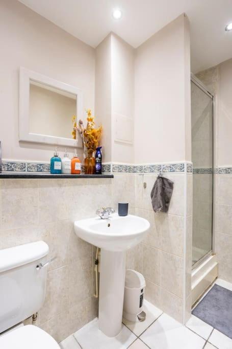 Appartamento Stylish & Private Bathroom In Londra